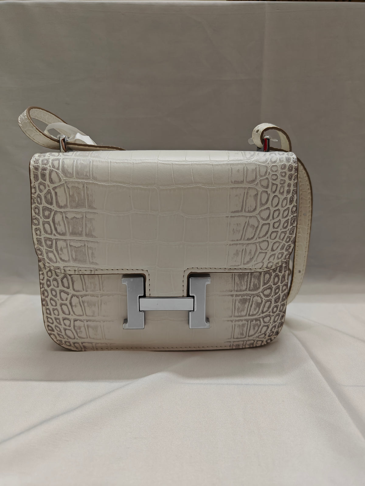 Voyager Pro Textured Flap Shoulder Bag